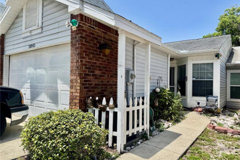 House in Palm Harbor, Florida 2 bedrooms, 90.67 sq.m. № 2215508