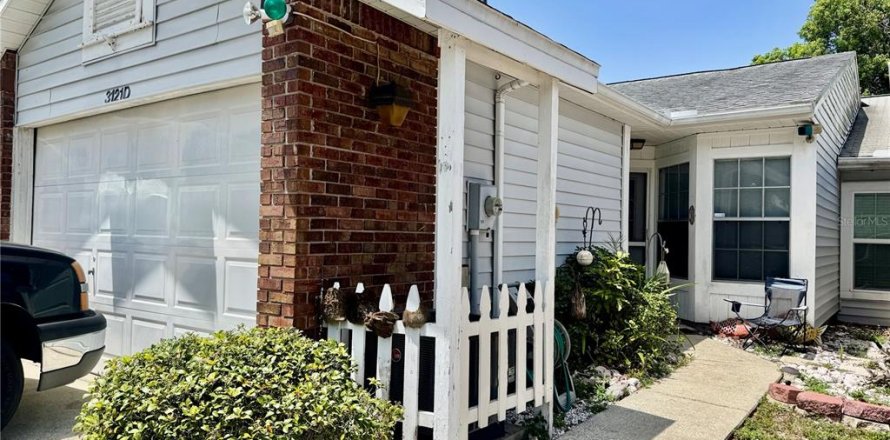 House in Palm Harbor, Florida 2 bedrooms, 90.67 sq.m. № 2215508