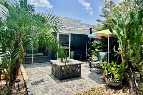House in Palm Harbor, Florida 2 bedrooms, 90.67 sq.m. № 2215508 - photo 25