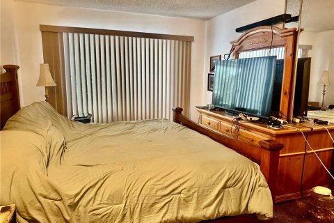 House in Palm Harbor, Florida 2 bedrooms, 90.67 sq.m. № 2215508 - photo 15