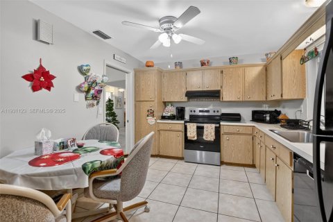 Villa ou maison à vendre à Pembroke Pines, Floride: 3 chambres, 182.74 m2 № 1989626 - photo 18