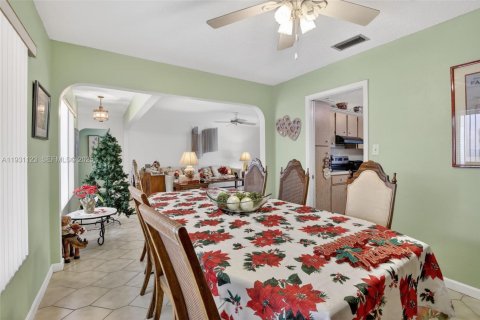 Villa ou maison à vendre à Pembroke Pines, Floride: 3 chambres, 182.74 m2 № 1989626 - photo 12