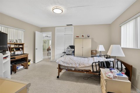 Villa ou maison à vendre à Pembroke Pines, Floride: 3 chambres, 182.74 m2 № 1989626 - photo 23