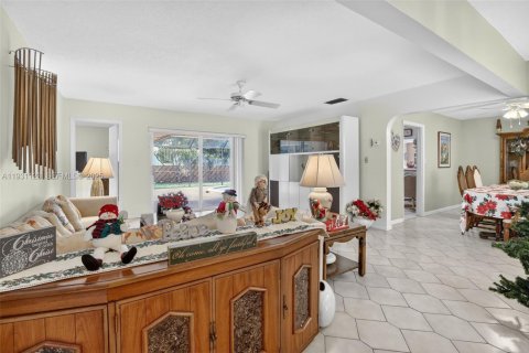 Villa ou maison à vendre à Pembroke Pines, Floride: 3 chambres, 182.74 m2 № 1989626 - photo 5