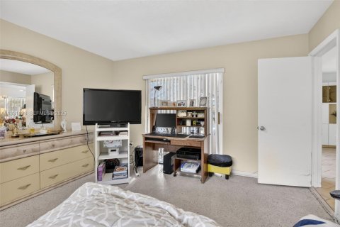 Villa ou maison à vendre à Pembroke Pines, Floride: 3 chambres, 182.74 m2 № 1989626 - photo 22