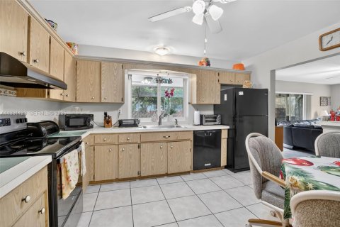 Villa ou maison à vendre à Pembroke Pines, Floride: 3 chambres, 182.74 m2 № 1989626 - photo 20