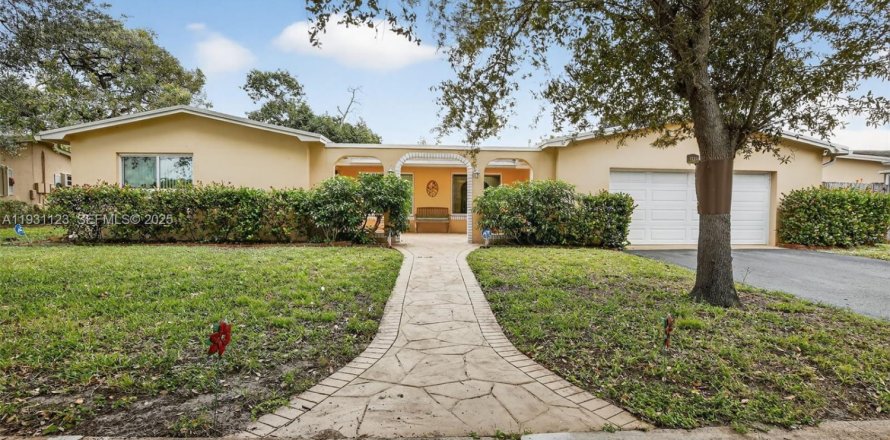 Villa ou maison à Pembroke Pines, Floride 3 chambres, 182.74 m2 № 1989626