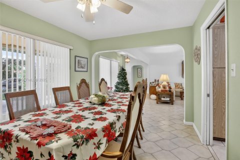 Villa ou maison à vendre à Pembroke Pines, Floride: 3 chambres, 182.74 m2 № 1989626 - photo 13