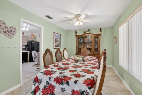 Villa ou maison à vendre à Pembroke Pines, Floride: 3 chambres, 182.74 m2 № 1989626 - photo 11