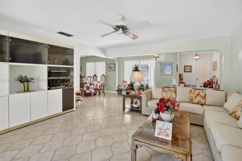 Villa ou maison à vendre à Pembroke Pines, Floride: 3 chambres, 182.74 m2 № 1989626 - photo 9