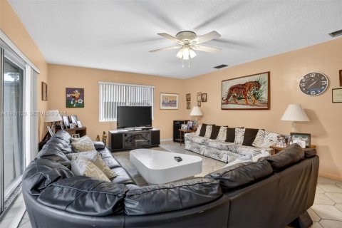 Villa ou maison à vendre à Pembroke Pines, Floride: 3 chambres, 182.74 m2 № 1989626 - photo 14