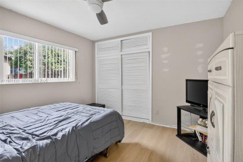 Villa ou maison à vendre à Pembroke Pines, Floride: 3 chambres, 182.74 m2 № 1989626 - photo 29