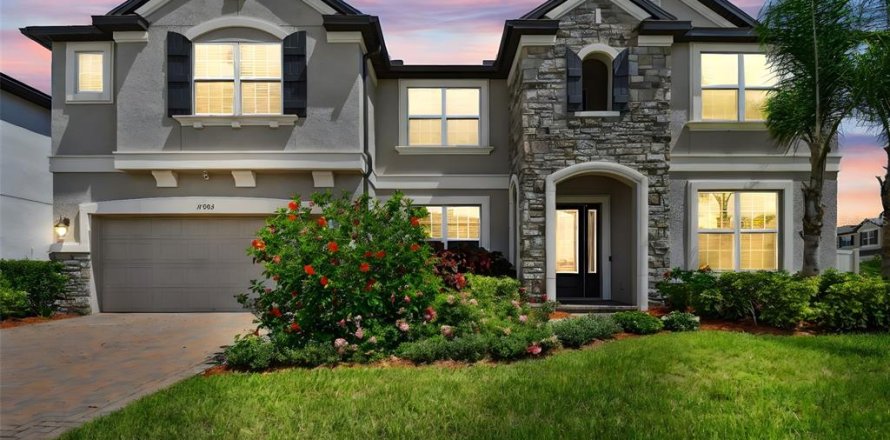 House in Tampa, Florida 7 bedrooms, 512.63 sq.m. № 1791589
