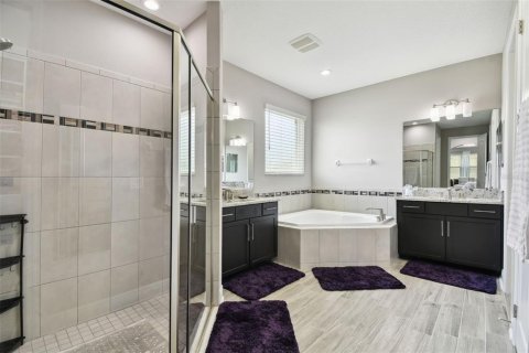 House in Tampa, Florida 7 bedrooms, 512.63 sq.m. № 1791589 - photo 30