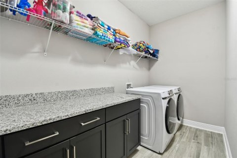 House in Tampa, Florida 7 bedrooms, 512.63 sq.m. № 1791589 - photo 25