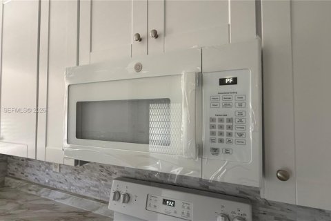 Снять в аренду кондоминиум в Халландейл-Бич, Флорида 1 спальня, 65.03м2, № 2066797 - фото 5