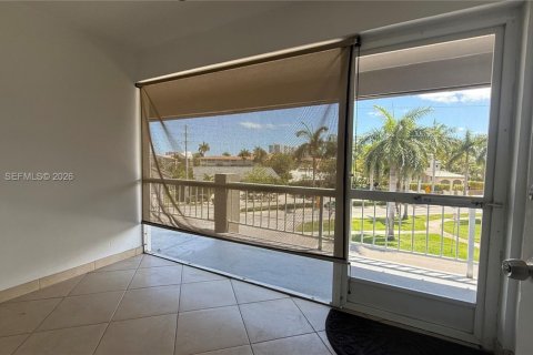 Снять в аренду кондоминиум в Халландейл-Бич, Флорида 1 спальня, 65.03м2, № 2066797 - фото 12