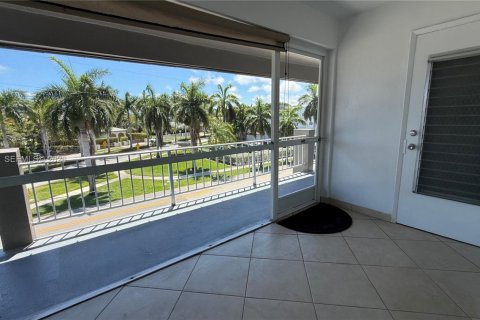 Снять в аренду кондоминиум в Халландейл-Бич, Флорида 1 спальня, 65.03м2, № 2066797 - фото 10