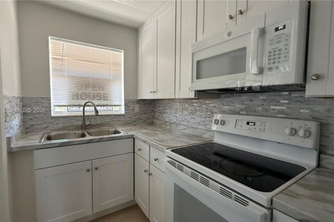 Снять в аренду кондоминиум в Халландейл-Бич, Флорида 1 спальня, 65.03м2, № 2066797 - фото 4