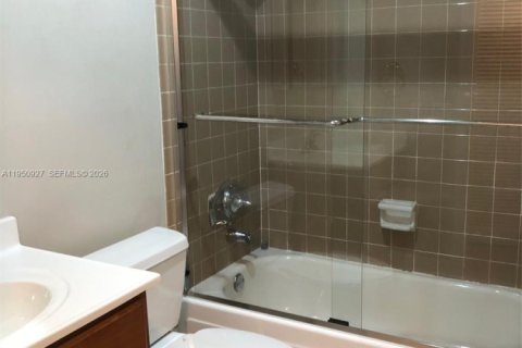 Condominio en alquiler en Miami, Florida, 3 dormitorios, 114.64 m2 № 2008667 - foto 15