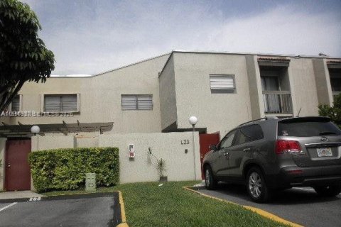 Condominio en Miami, Florida, 3 dormitorios  № 2008667