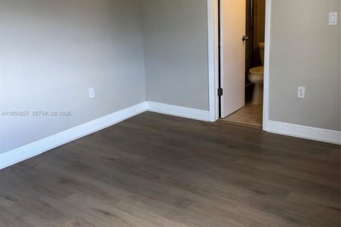 Condominio en alquiler en Miami, Florida, 3 dormitorios, 114.64 m2 № 2008667 - foto 7