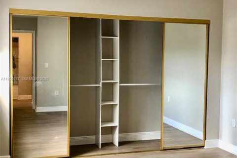 Condominio en alquiler en Miami, Florida, 3 dormitorios, 114.64 m2 № 2008667 - foto 8