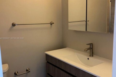 Condominio en alquiler en Miami, Florida, 3 dormitorios, 114.64 m2 № 2008667 - foto 9