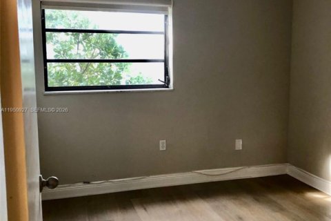 Condominio en alquiler en Miami, Florida, 3 dormitorios, 114.64 m2 № 2008667 - foto 13