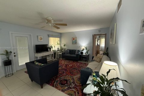 Condo in Greenacres, Florida, 2 bedrooms  № 2068718 - photo 5