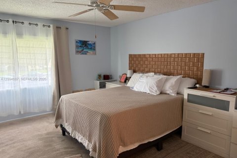 Condo in Greenacres, Florida, 2 bedrooms  № 2068718 - photo 8