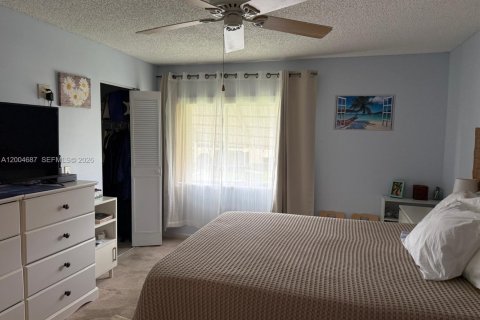 Condo in Greenacres, Florida, 2 bedrooms  № 2068718 - photo 12