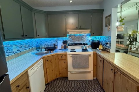 Condo in Greenacres, Florida, 2 bedrooms  № 2068718 - photo 6