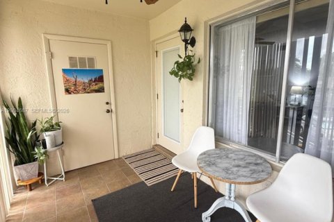 Condo in Greenacres, Florida, 2 bedrooms  № 2068718 - photo 14