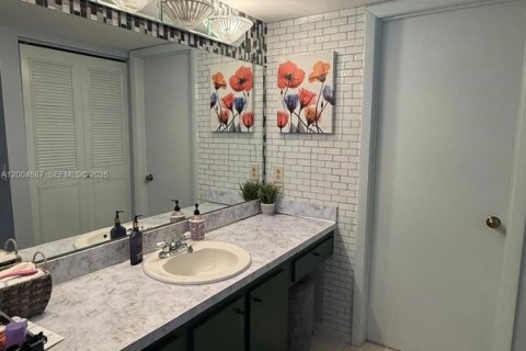 Condo in Greenacres, Florida, 2 bedrooms  № 2068718 - photo 11