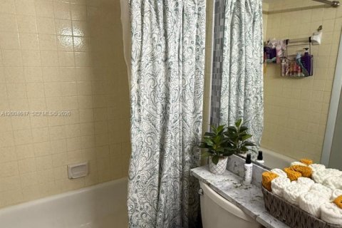 Condo in Greenacres, Florida, 2 bedrooms  № 2068718 - photo 13