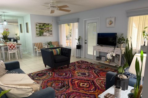 Condo in Greenacres, Florida, 2 bedrooms  № 2068718