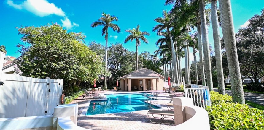 House in Plantation, Florida 4 bedrooms, 164.99 sq.m. № 659040