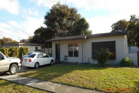 House in Lauderhill, Florida 3 bedrooms, 101.26 sq.m. № 1926244 - photo 1