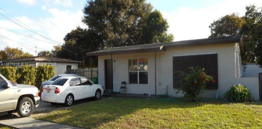 House in Lauderhill, Florida 3 bedrooms, 101.26 sq.m. № 1926244