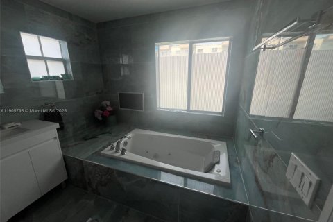 Adosado en alquiler en North Miami Beach, Florida, 3 dormitorios, 296.82 m2 № 2012213 - foto 24