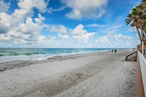 Condo in North Redington Beach, Florida, 2 rooms  № 1810328 - photo 17