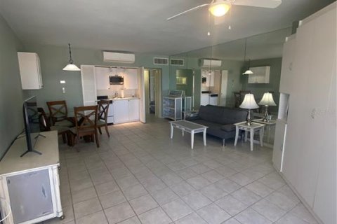 Condo in North Redington Beach, Florida, 2 rooms  № 1810328 - photo 5
