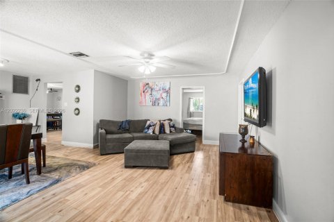 Casa en venta en Margate, Florida, 3 dormitorios, 166.67 m2 № 2260472 - foto 6