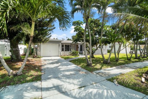 Casa en Margate, Florida 3 dormitorios, 166.67 m2 № 2260472