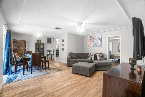 Casa en venta en Margate, Florida, 3 dormitorios, 166.67 m2 № 2260472 - foto 8