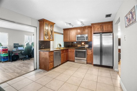 Casa en venta en Margate, Florida, 3 dormitorios, 166.67 m2 № 2260472 - foto 16