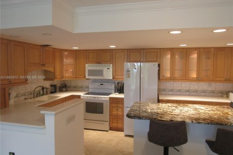 Copropriété à louer à Fort Lauderdale, Floride: 2 chambres, 116.13 m2 № 1999276 - photo 10