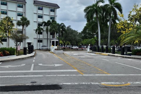 Copropriété à louer à Fort Lauderdale, Floride: 2 chambres, 116.13 m2 № 1999276 - photo 3