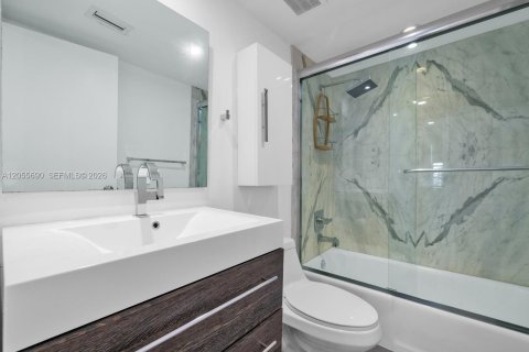 Condo in Key Biscayne, Florida, 2 bedrooms  № 2169512 - photo 14